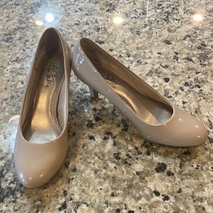 Women’s dress shoes